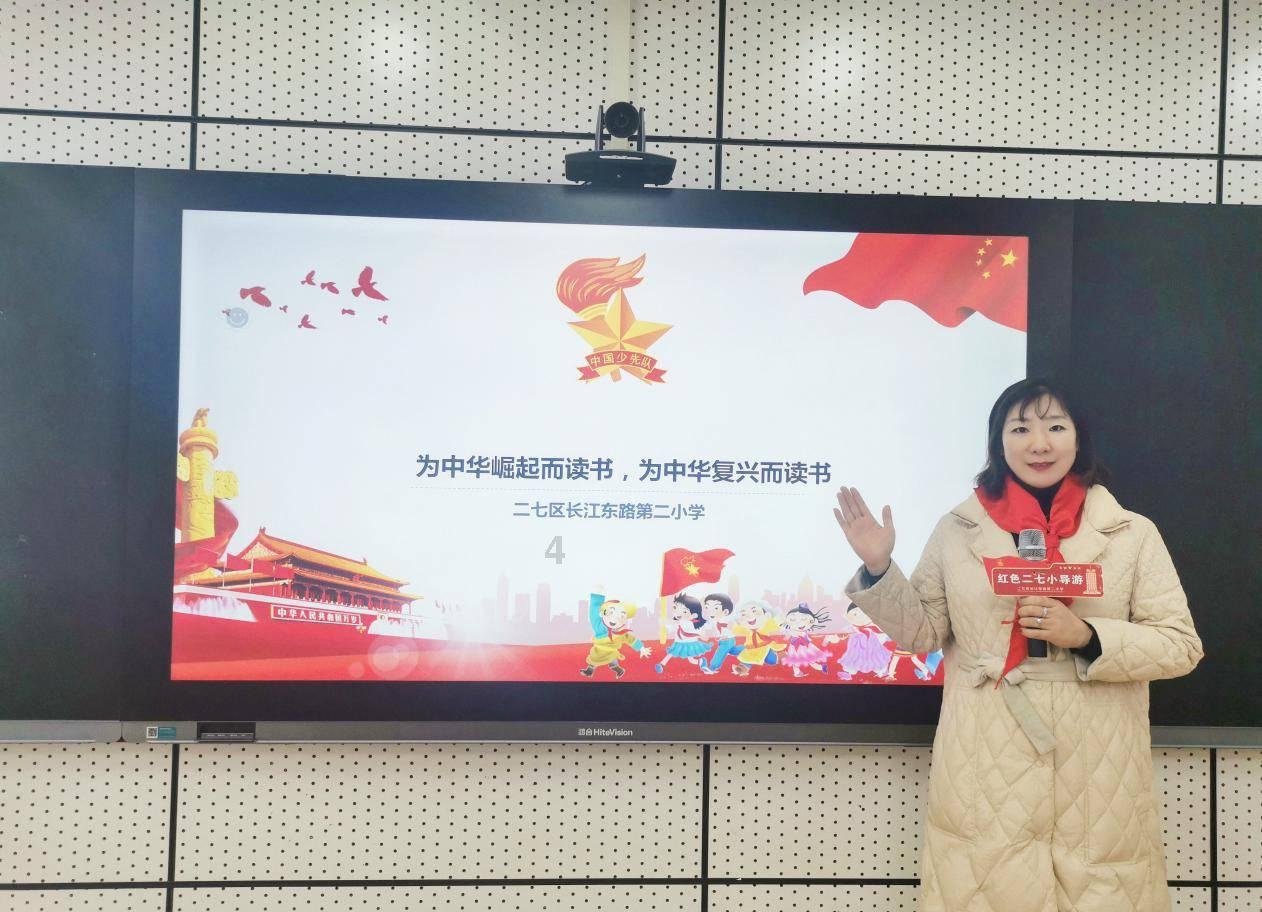 咋回事啊?她嘴都张不开了