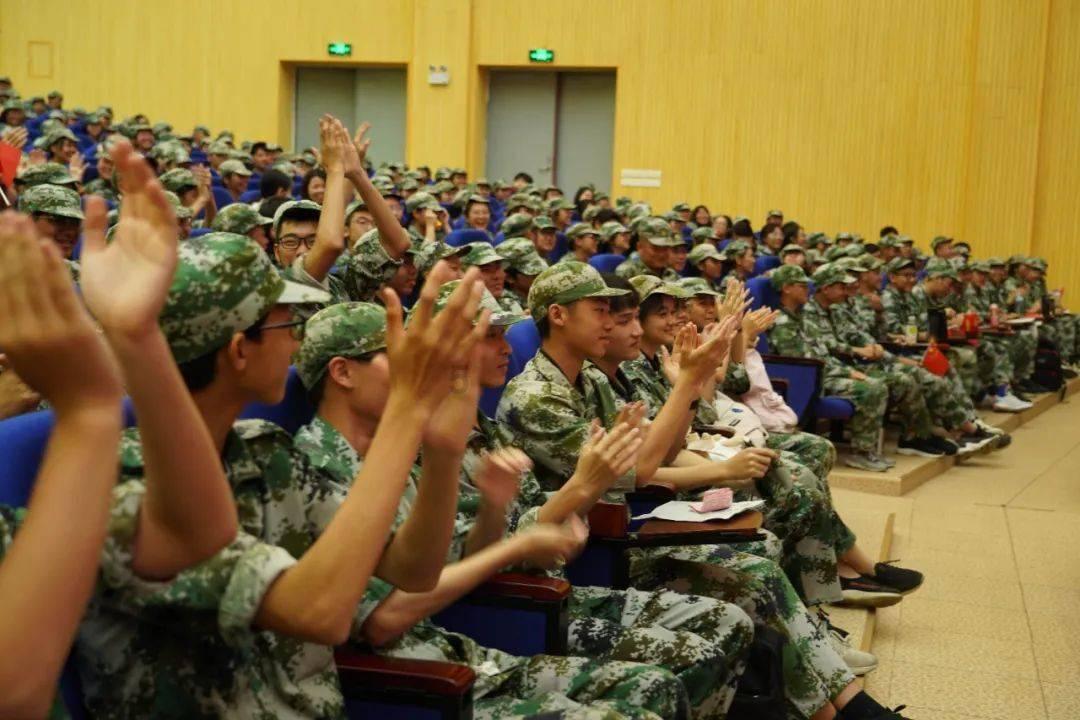 《亲爱的自己》讲述一个怎么样的故事？游戏画面